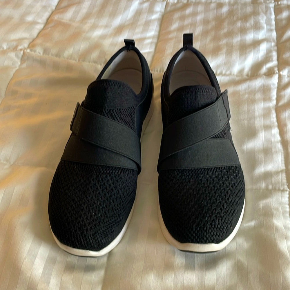Earth Scenic Valiant slip on